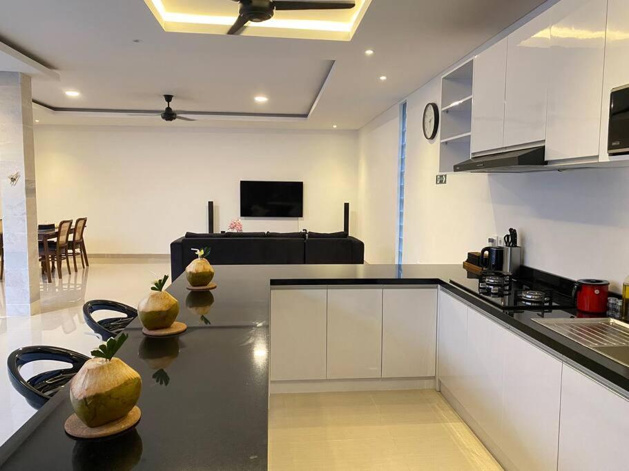 Villa Akmali Umalas 2Br With Private Pool & Jacuzzi Canggu  Exterior photo