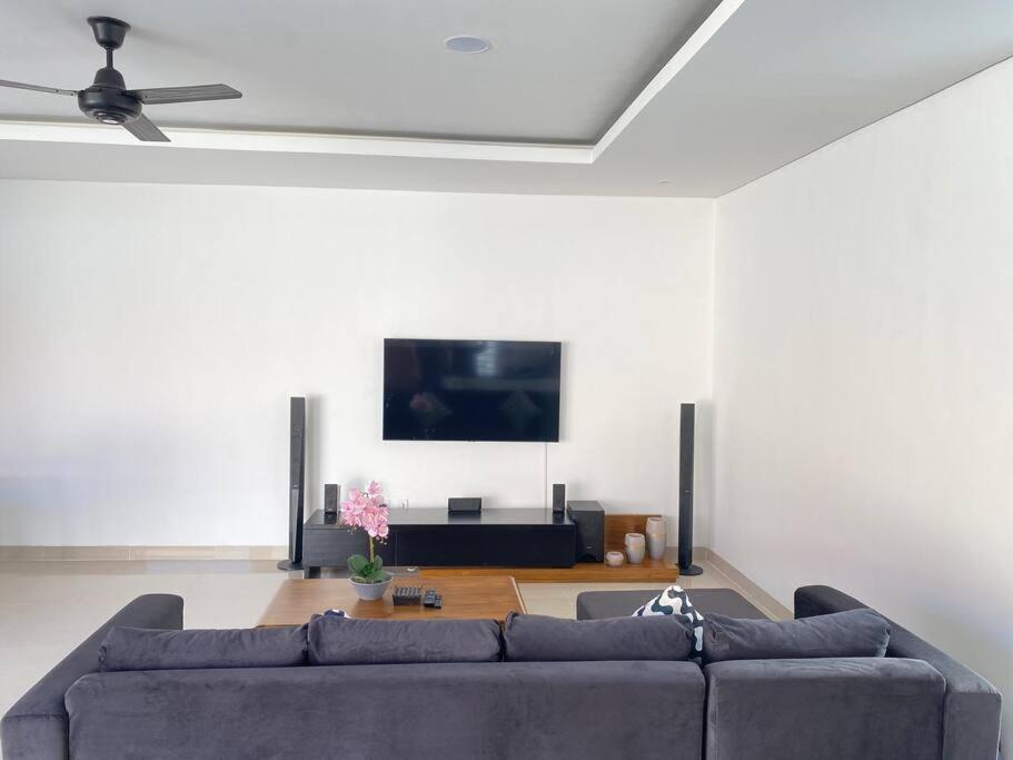 Villa Akmali Umalas 2Br With Private Pool & Jacuzzi Canggu  Exterior photo