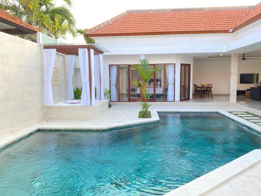 Villa Akmali Umalas 2Br With Private Pool & Jacuzzi Canggu  Exterior photo