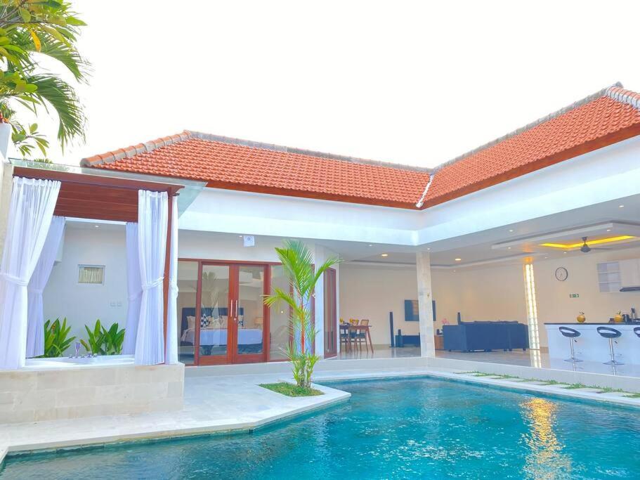 Villa Akmali Umalas 2Br With Private Pool & Jacuzzi Canggu  Exterior photo